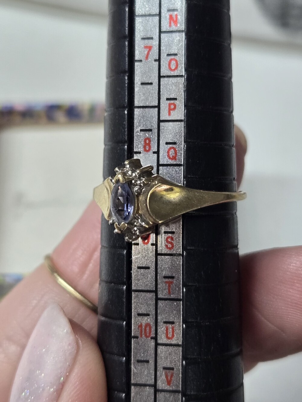 Vintage 10kt Gold Ring with Light Purple Oval Stone - Picture 10 of 10